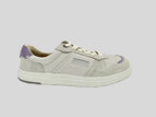 Off-white/lilac